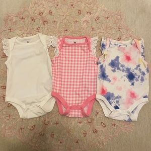 Baby Gap 3-6 month onesies bundle